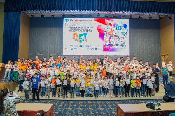 МФК «Горный». Международный фестиваль по робототехнике для дошкольников и младших школьников «ДЕТалька»