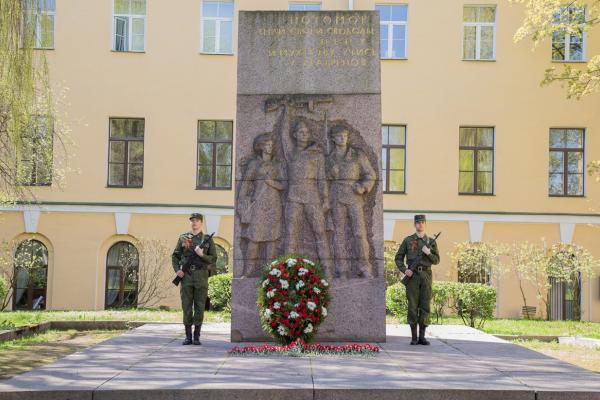 6 мая. Мемориал студентам и преподавателям Горного университета, погибшим в ходе Великой Отечественной войны